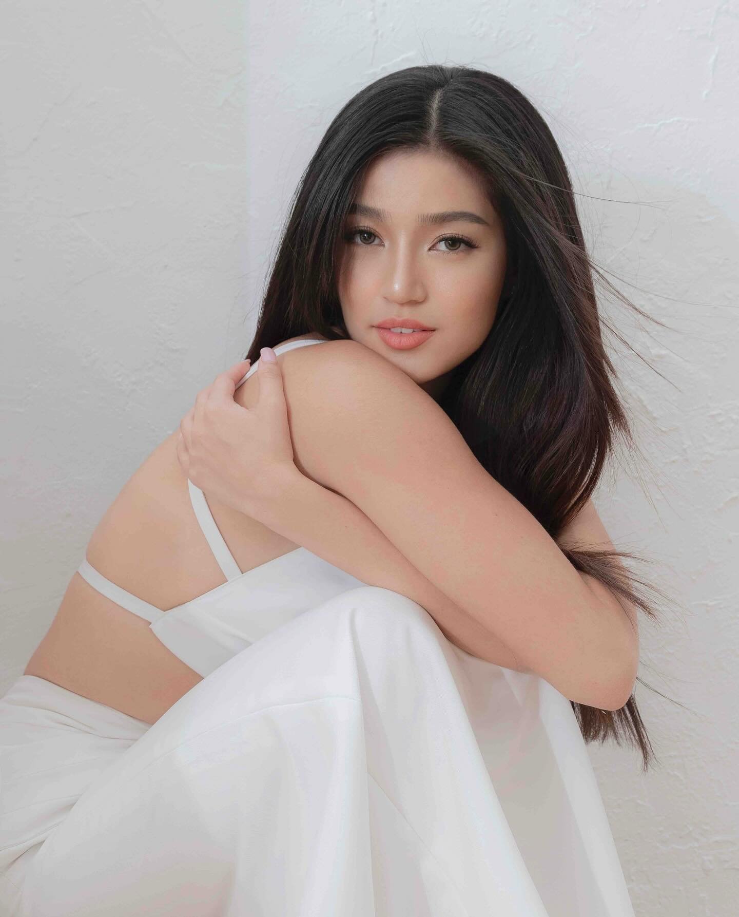 Read more about the article Beautiful Stunning Belle Mariano Photos sa HOT51 Platform